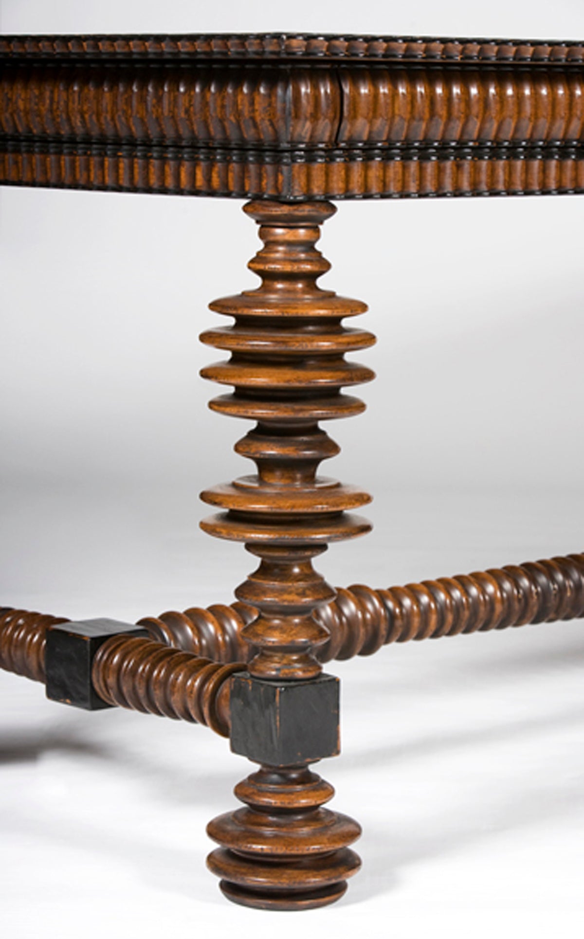 Portuguese Library Table